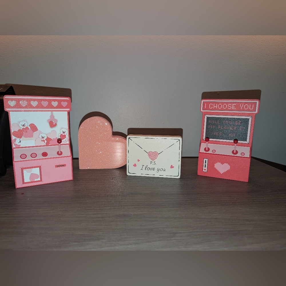 Valentine Heart & 'P.S. I Love You' Decorative Wooden Set